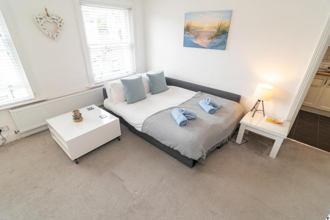 Light And Airy 1 Bedroom Flat 700M From The Beach 본머스 외부 사진