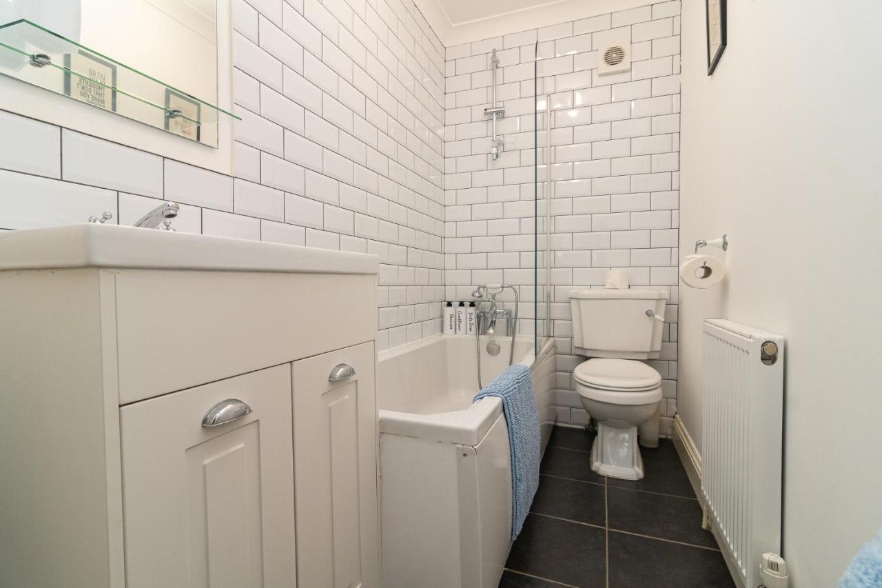Light And Airy 1 Bedroom Flat 700M From The Beach 본머스 외부 사진