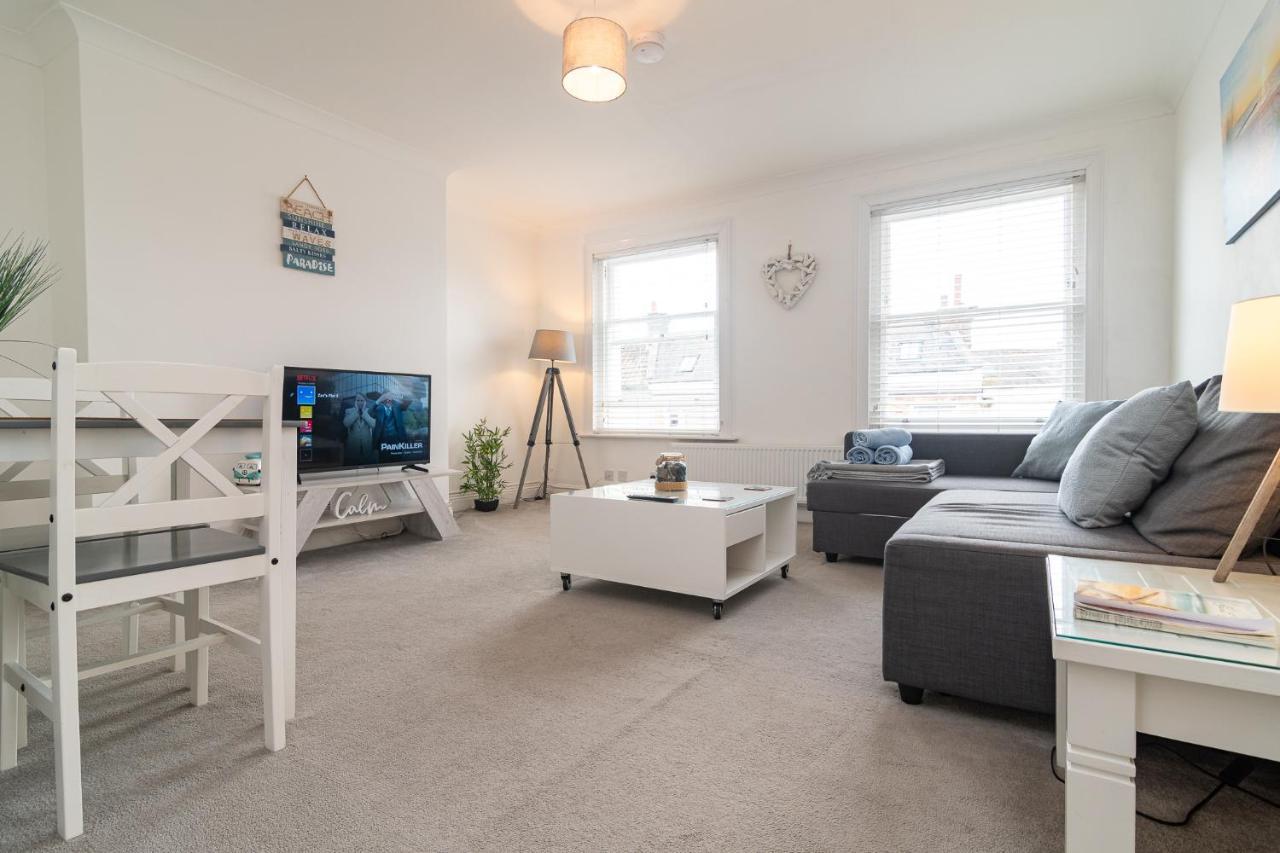Light And Airy 1 Bedroom Flat 700M From The Beach 본머스 외부 사진